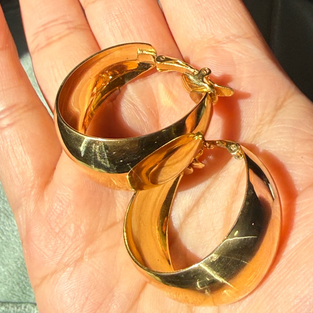 Trifari vintage clip on gold Curved Hoop Earrings - Picture 5 of 10